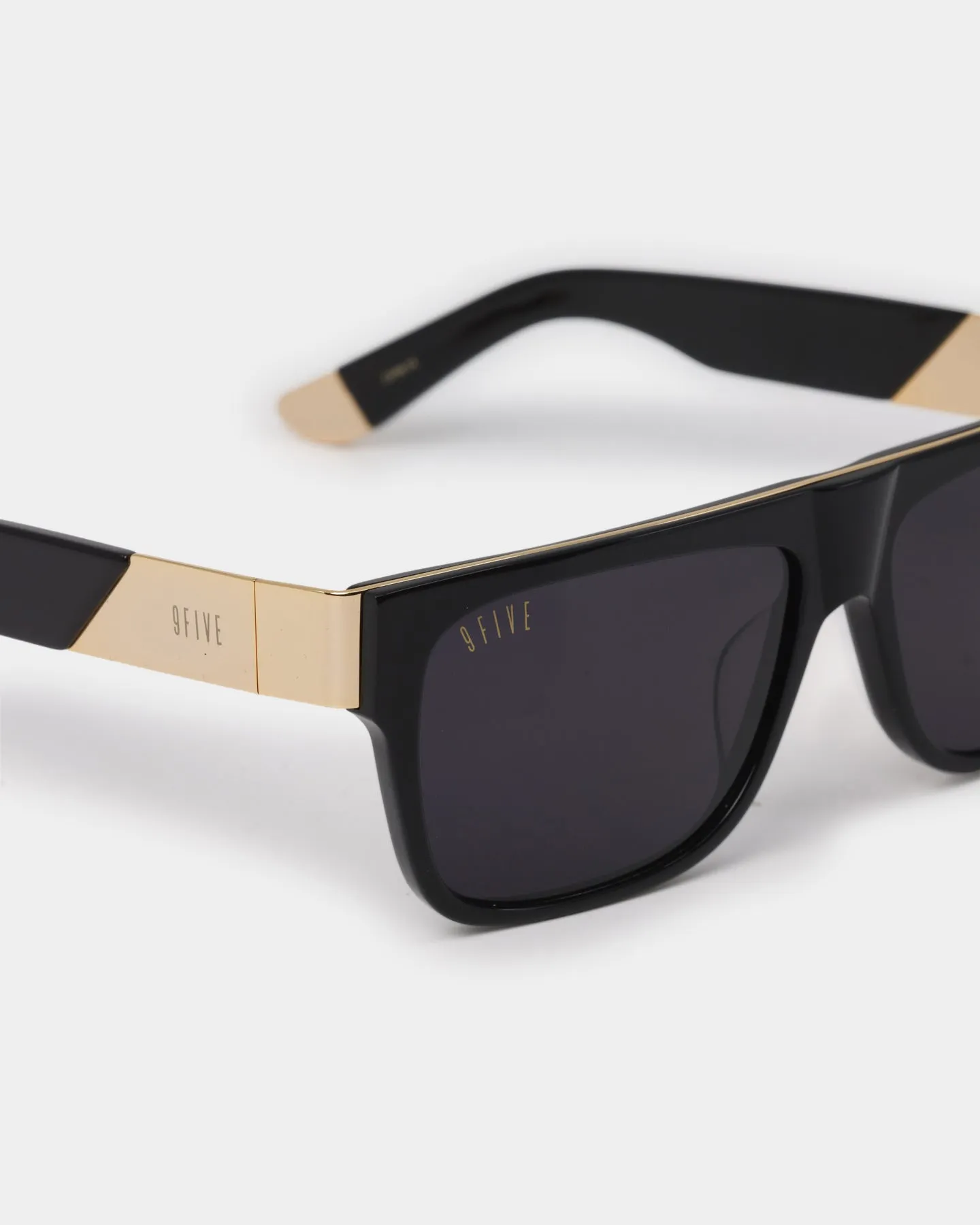 22 Sunglasses Black/gold