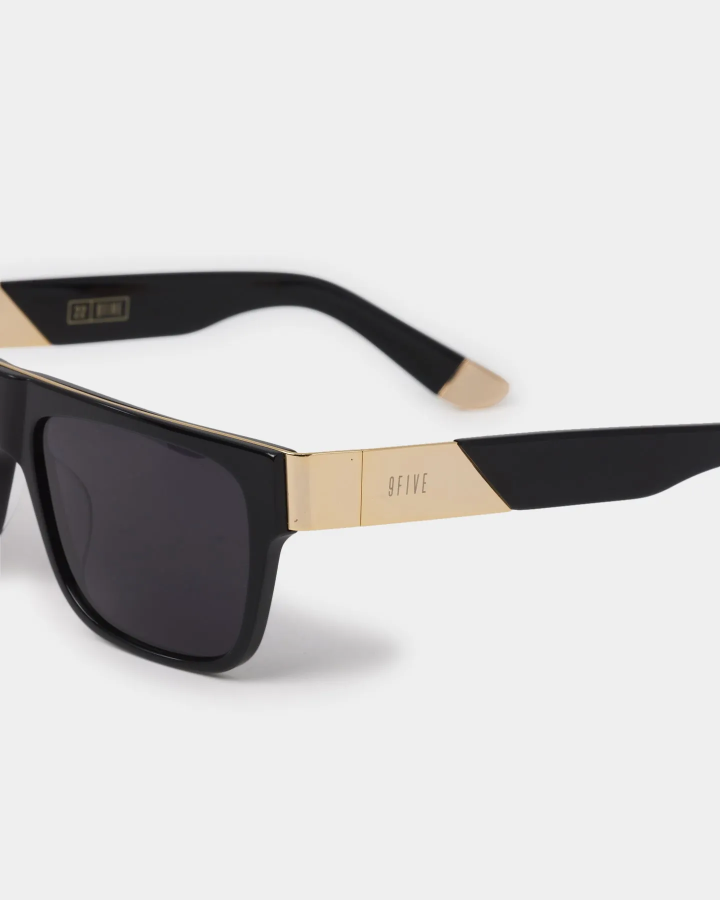 22 Sunglasses Black/gold