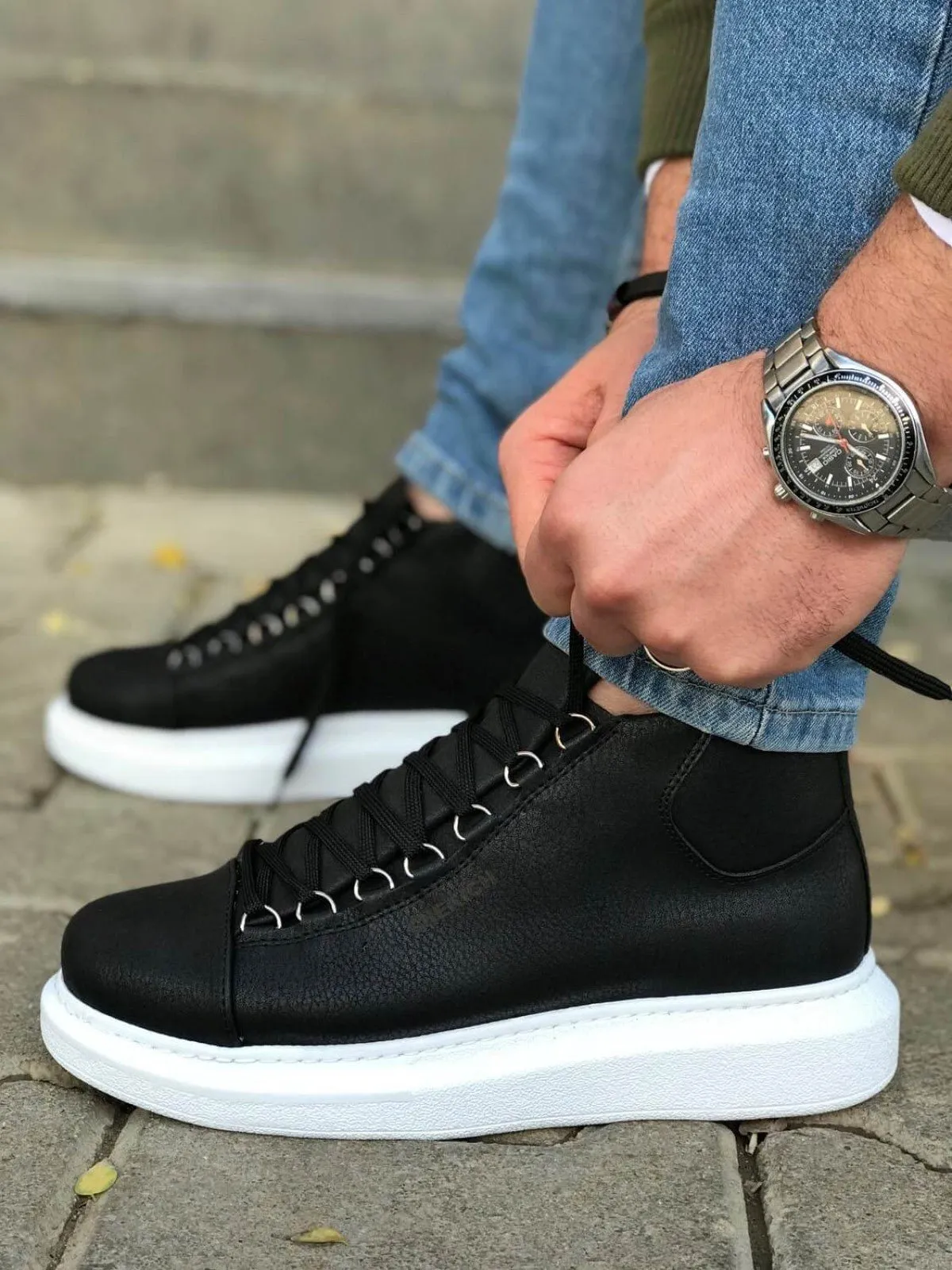 Black Mid Top Sneaker CH258